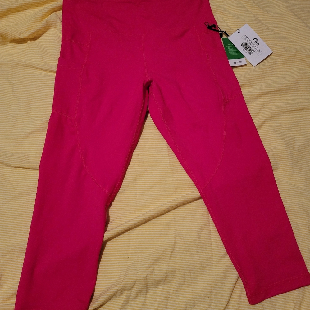 Party pink pocket light n tight capri